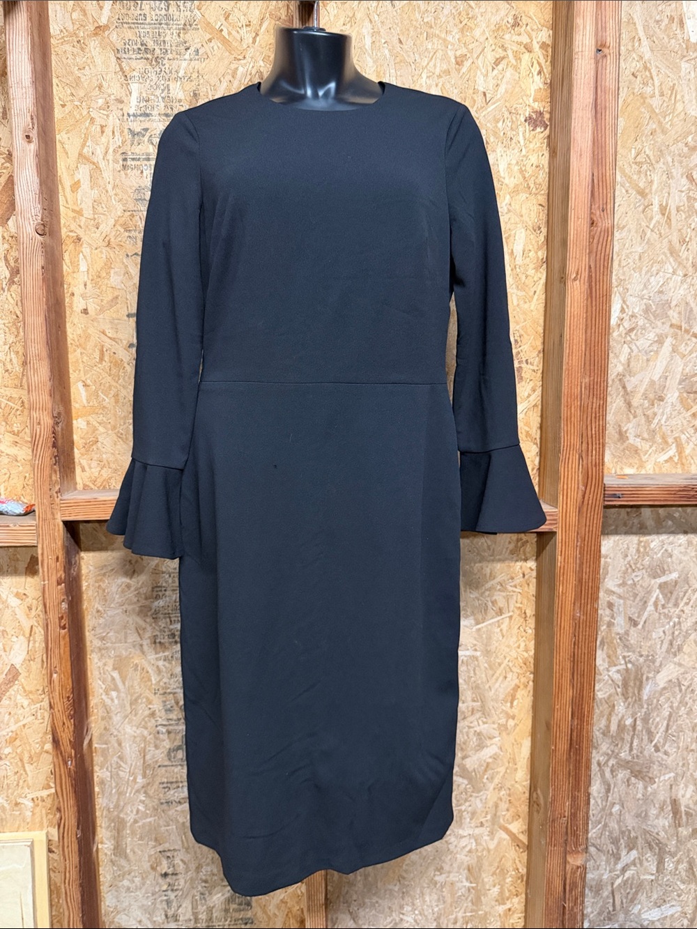 Maggy London Black Bell-Sleeve Sheath Dress with Lining